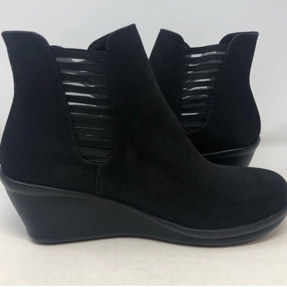 SOLD ‼️‼️Skechers black  ankle booties - Picture 3 of 12